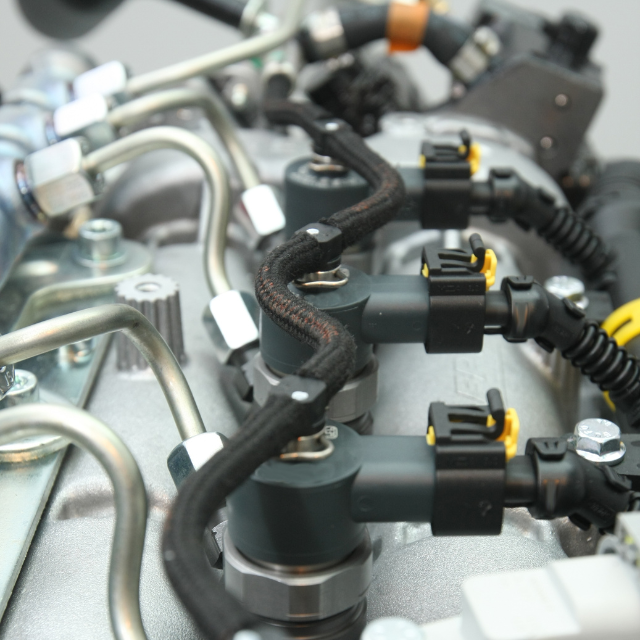 Ein DI-Rail mit Injektorleitungen